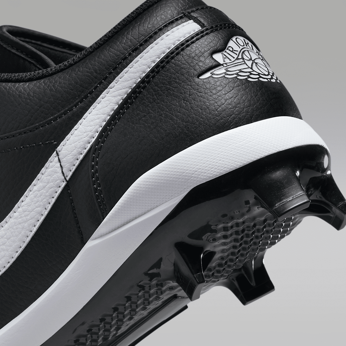 1 Retro MCS Low Men's Baseball Cleats