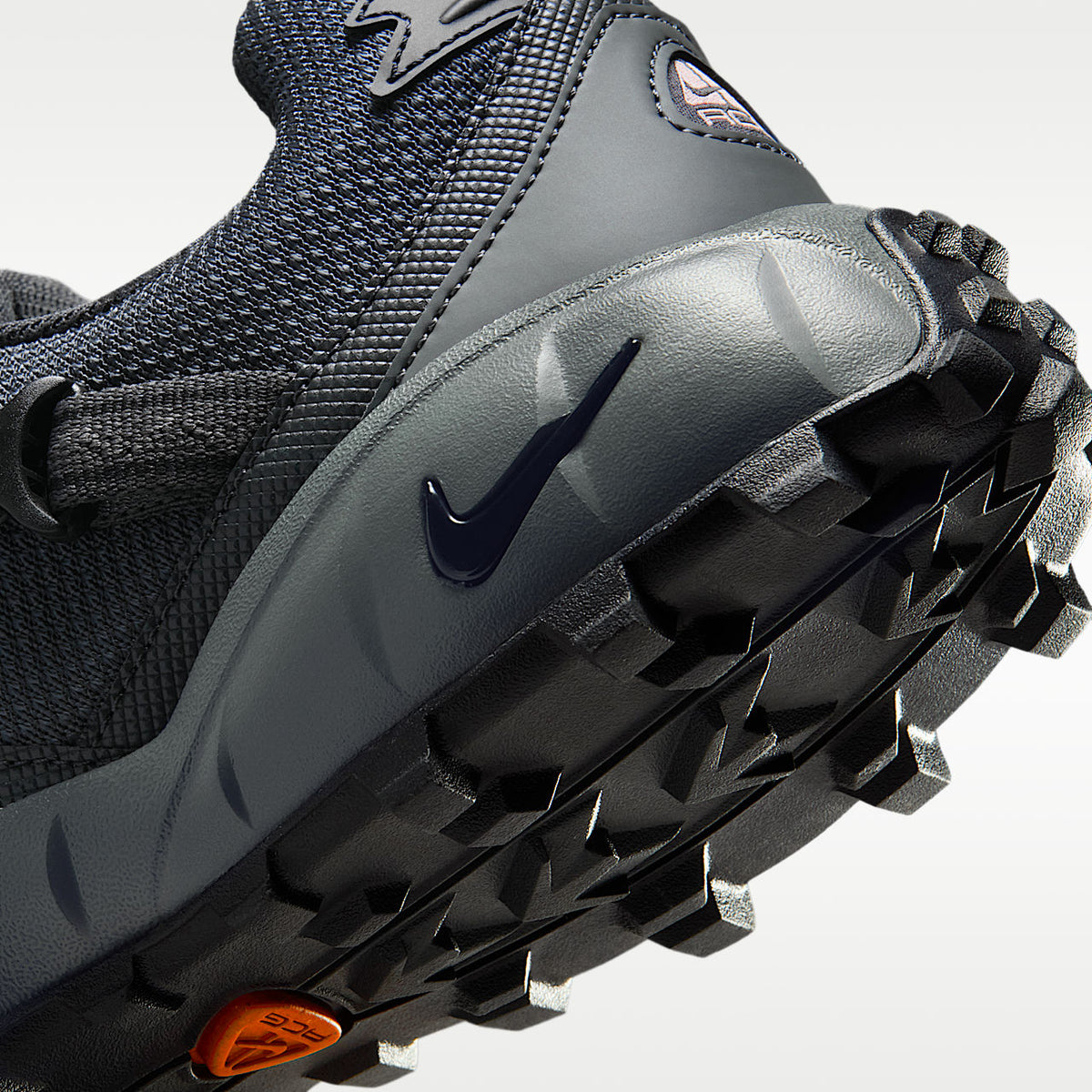 ACG Phassad Men's Rugged Trail Running Shoes Anthracite